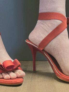 Browns Red Stiletto Heels EU 39 / US 8.5 Bow Strappy Italy